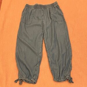 Lightweight blue denim wm’s Capris